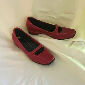 Liz Claiborne size 9 red flats